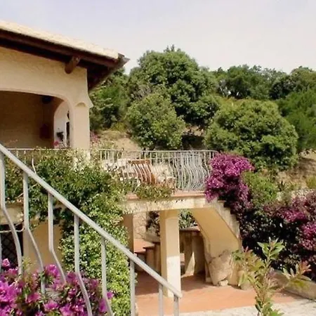 Villa Al/1 Con Piscina Immersa Nel Verde *