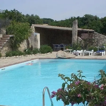 Villa Al/1 Con Piscina Immersa Nel Verde *