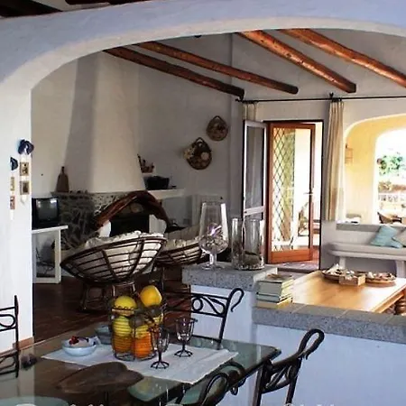 Villa Al/1 Con Piscina Immersa Nel Verde